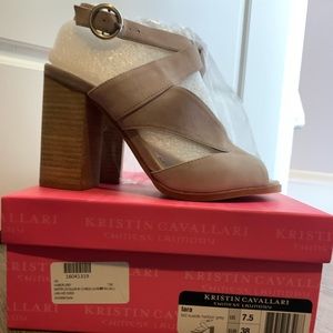 BRAND NEW SZ 7.5 Chinese Laundry nude heels